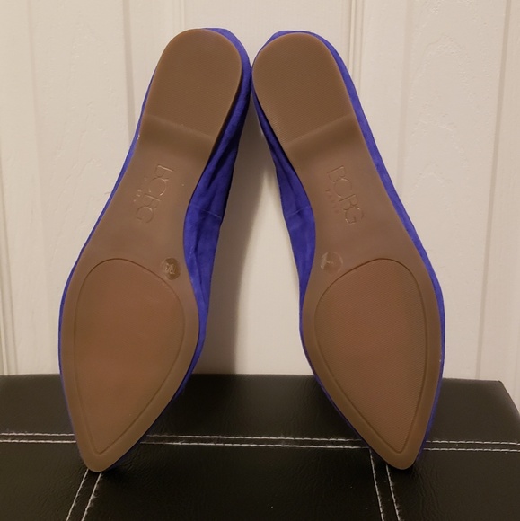 BCBG Paris Suede Bow Vamp Pointed Shoe - Picture 4 of 8